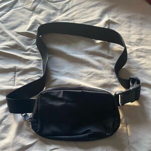 Lululemon Everywhere belt bag 1L black